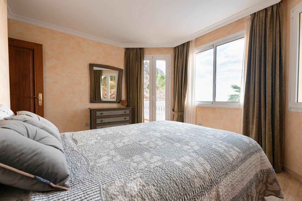 Villa Faya On The First Ocean Line With New Heated Pool Лос-Крістіанос Екстер'єр фото